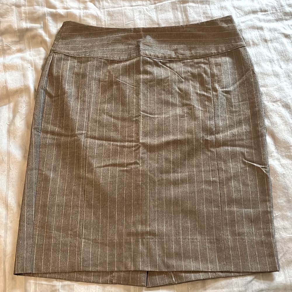 Gap gray pinstripe pencil skirt - size 1